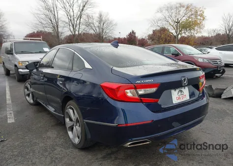 2018 Honda Accord Touring z USA, uszkodzony, nr VIN 1HGCV1F97JA029065